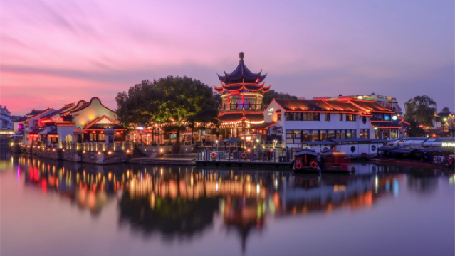 Suzhou Shantang Malam Lukisan|Menaiki bot untuk melawat Shantang pada waktu malam, menikmati persembahan opera Kunqu secara langsung, serta merasai hidangan teh istimewa