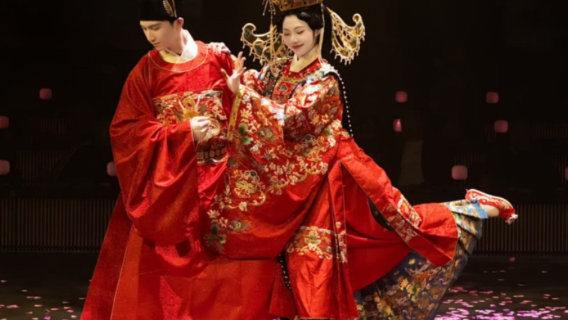 [Jueyan Imperial Dining Show] Jueyan, Kunming, Yunnan| Een panoramisch, meeslepend traditioneel Chinees paleisbanket met cultureel toerisme [Lunch/Diner/Rijstnoedels bij het oversteken van de brug + kostuum verkledingsactiviteit+ Optionele make-up]