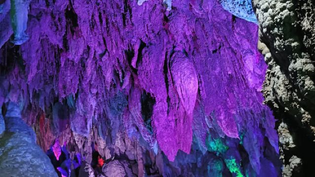 《世界奇特溶洞之旅》九鄉一日遊