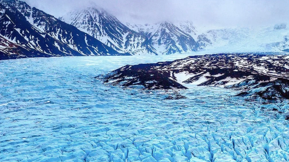 Iceland Private Chartered Tour with Bilingual Guide, Vatnajökull Glacier, Jökulsárlón Glacier Lagoon, Diamond Beach, and Blue Ice Cave