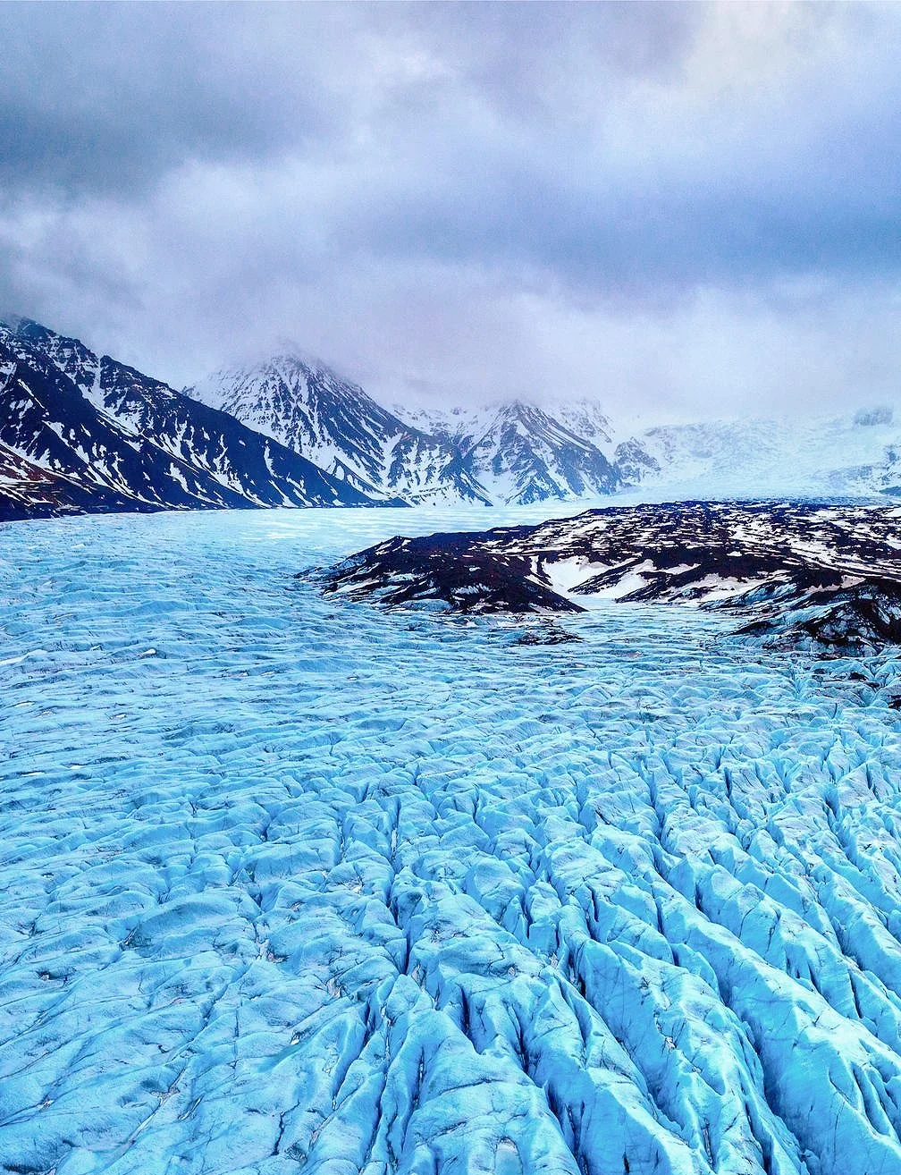 Iceland Private Chartered Tour with Bilingual Guide, Vatnajökull Glacier, Jökulsárlón Glacier Lagoon, Diamond Beach, and Blue Ice Cave