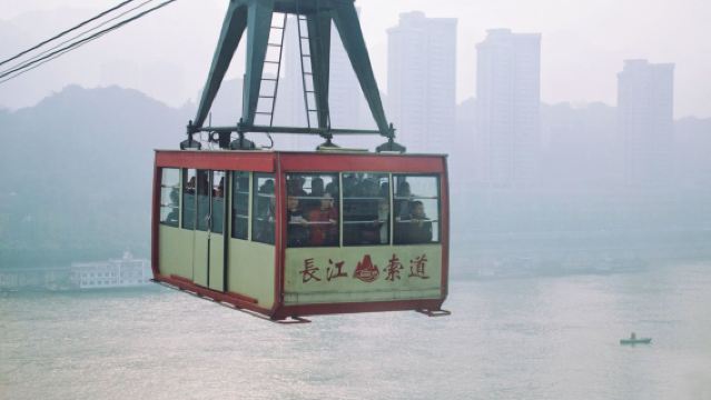 人民大禮堂+李子壩+華巖寺+白公館+磁器口+洪崖洞民俗風貌區【重慶跟團行程】