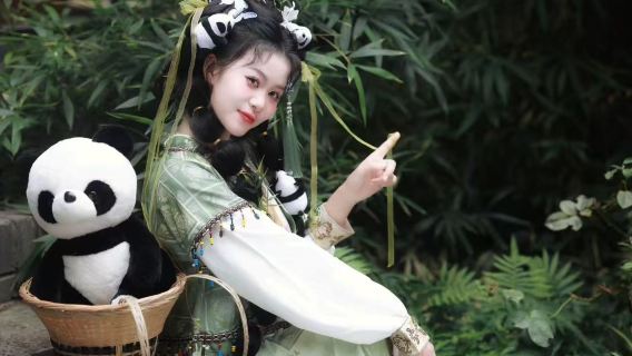 Trip Moments at Kuanzhai Alleys in Chengdu