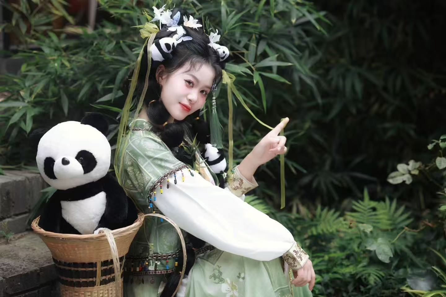 Chengdu Kuanzhai Alleys Hanfu & Ethnic Costume Photography Experience (Costume Rental + Exquisite Makeup + Optional Photography Service + High-Quality Outfits + Premium Service)