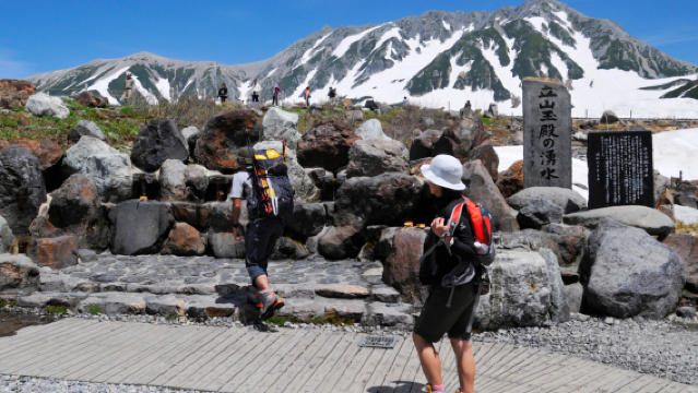 Partenza da Nagano: Tour di un giorno per esplorare la "Muraglia di Neve" della Tateyama Kurobe e il percorso alpino