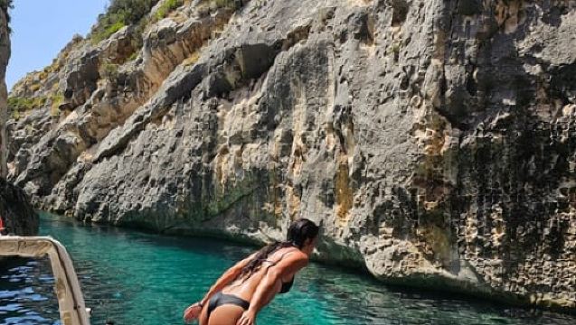 Qark Vlora: Bootstour zur Insel Sazan, zur Haxhi-Ali-Höhle und zum Karaburun