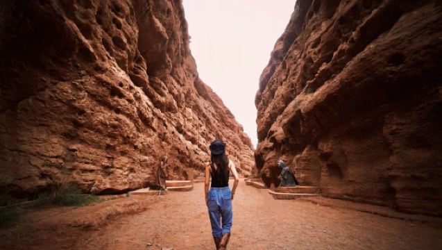 Lawatan sehari ke Pingshan Grand Canyon + Landskap Berwarna-warni dengan kumpulan kecil maksimum 8 orang termasuk pengangkutan dari hotel