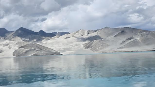Discover the Enchanting Kashgar: One-Day Tour to Pamir Plateau, Karakul Lake, and White Sand Lake Scenic Area