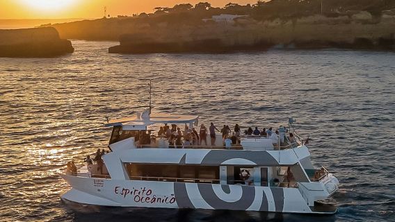 Benagil-Höhlen: Sonnenuntergangs-Kreuzfahrt ab Albufeira inkl. Abendessen und Open Bar