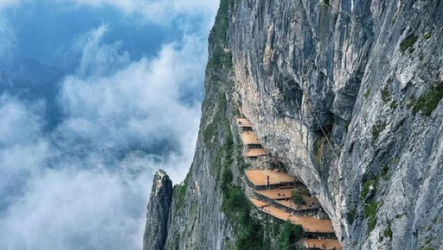 Zhangjiajie adventure game! Cliff via ferrata at Qixing Mountain, no skills required, aerial photography with stunning views