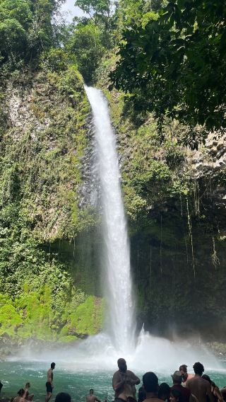 1-day tour in Costa Rica - Fortuna Waterfall + Arenal Volcano + Natural Hot Springs