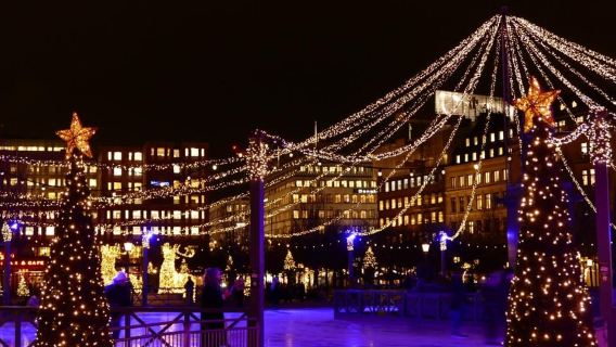 Stockholm Christmas Walking Tour: Lights, Market & Tastings
