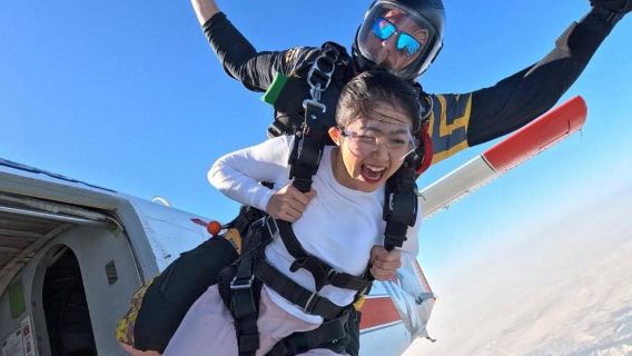 Fallskärmshoppning över Palm Jumeirah i Dubai – Skydive Dubai-upplevelse