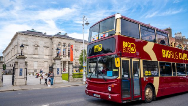 Ônibus turístico de dois andares aberto BIG BUS em Dublin, Irlanda - Passeio turístico hop-on hop-off em Dublin