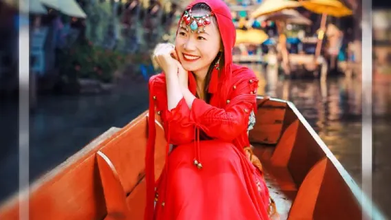 Limited-time offer: 1-day tour to Damnoen Saduak floating market and Maeklong Railway Market | Premium travel option