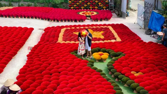 Hanoi Half-Day Tour: Quang Phu Cau Incense Village and Chuong Hat Village Tour by Trip from 26 USD