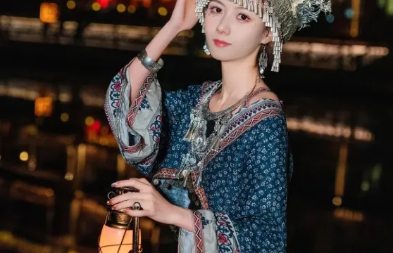 劍川Trip Moments【街拍跟拍航拍抓拍婚拍/多語言翻譯攝影師/攝影攝像】