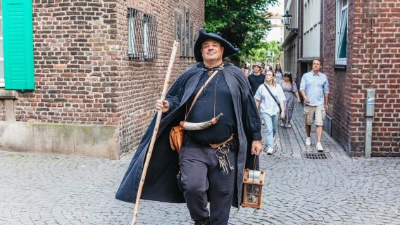 Düsseldorf: Guided Tour with a Night Watchman