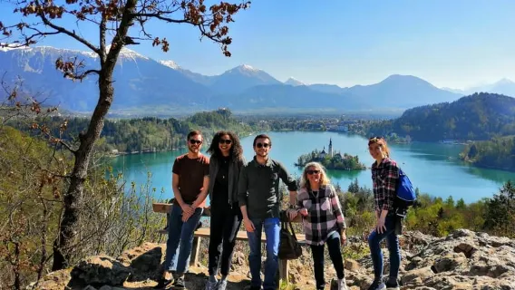 Da Lubiana: Lago di Bled, Grotte di Postumia e Castello di Predjama