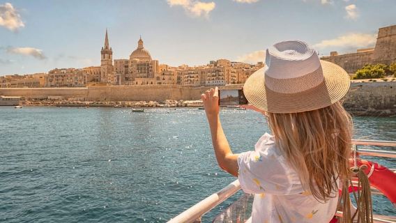 Afternoon Harbours Cruise with Guide and Roundtrip Transfers