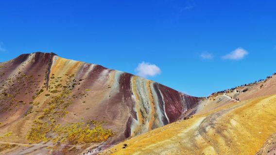 Excursión de un día a la Montaña Arcoíris con caminata guiada