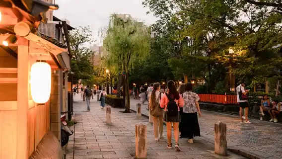 Kyoto Geisha District Walking Tour in Gion