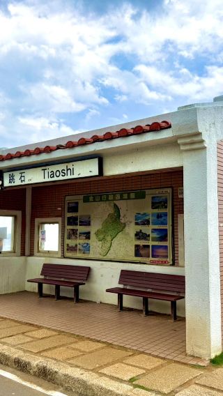 1-day tour to Tiaoshi Coasts, Yehliu, Shifen, Golden Waterfall, and Jiufen - Departing from Ximending