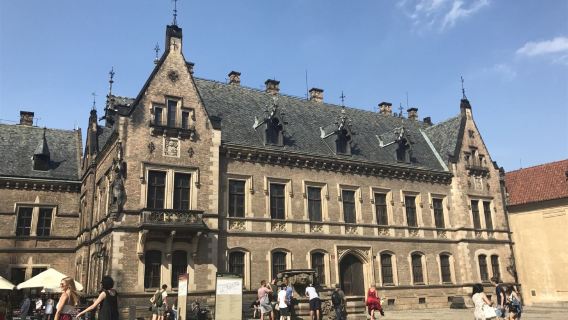 捷克-布拉格城堡+伏爾塔瓦河遊船+查理大橋點燈儀式一日遊