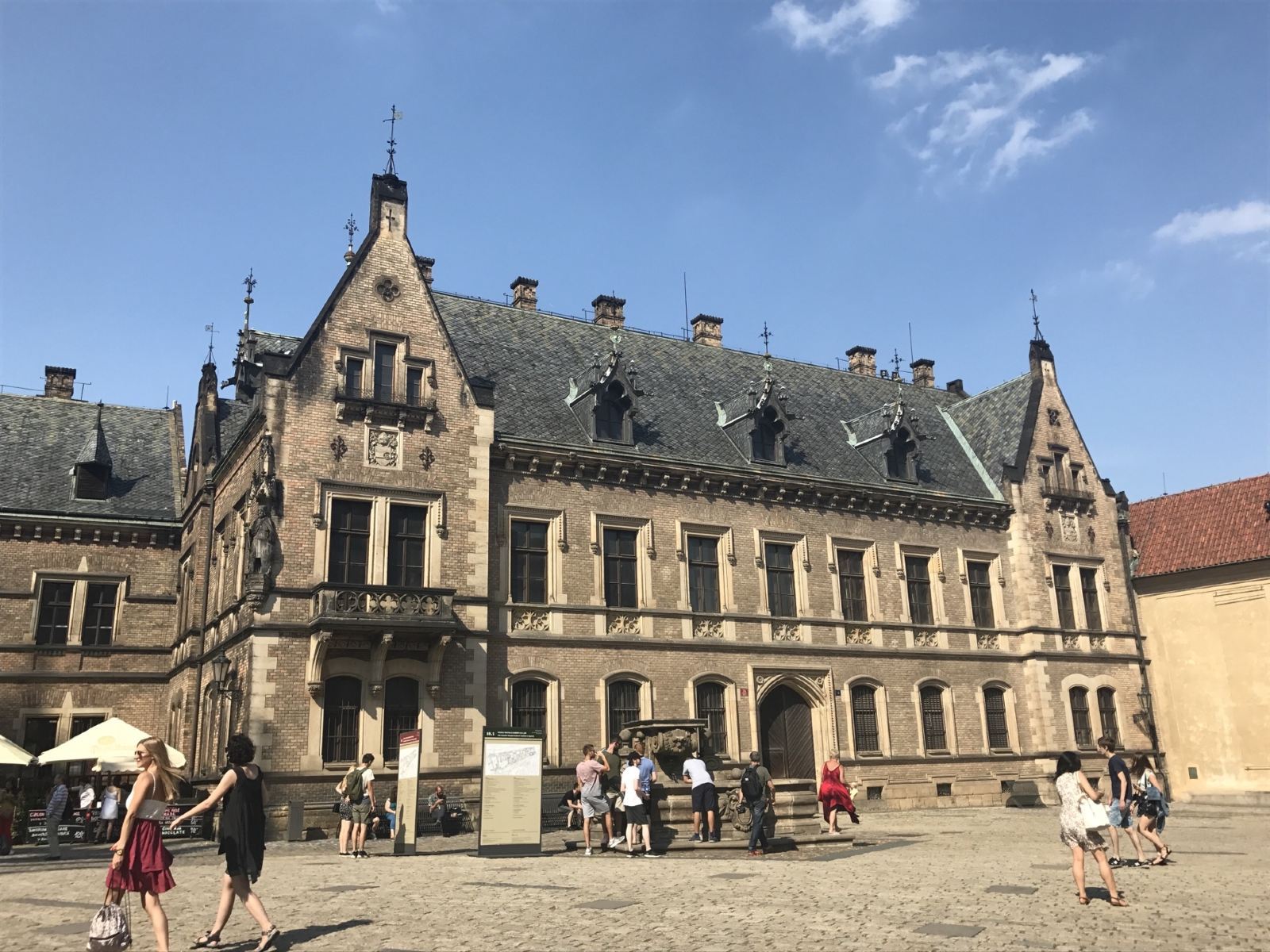 捷克-布拉格城堡+伏爾塔瓦河遊船+查理大橋點燈儀式一日遊