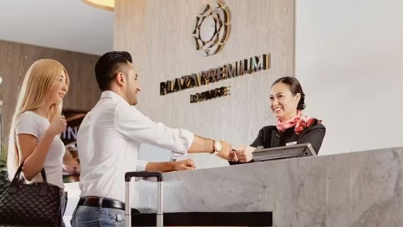 บริการห้องรับรองสนามบินดูไบ (ท่าอากาศยานนานาชาติดูไบ) [บริการพักผ่อน 3 ชั่วโมง / 6 ชั่วโมง Wi-Fi ฟรี อาหารและห้องอาบน้ำ]