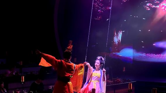 Luoyang Kaiserin Wu Themenbankett mit Hanfu & Live-Aufführung