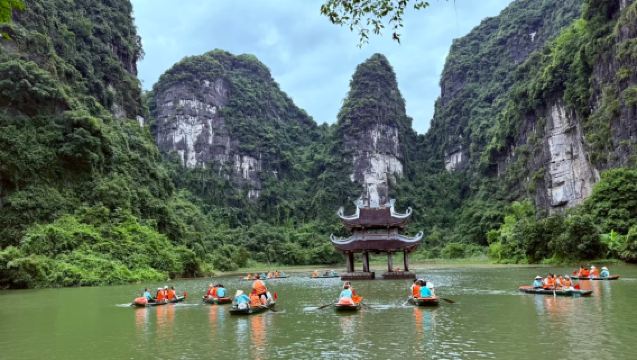 Vườn quốc gia Ba Vì + Hồ Ba Vì + Di tích hành cung (tour 1 ngày thuê xe riêng) tại Hà Nội, Việt Nam