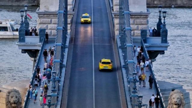 匈牙利布達佩斯多瑙河觀光-賽切尼溫泉浴場-布達城堡-包車私享