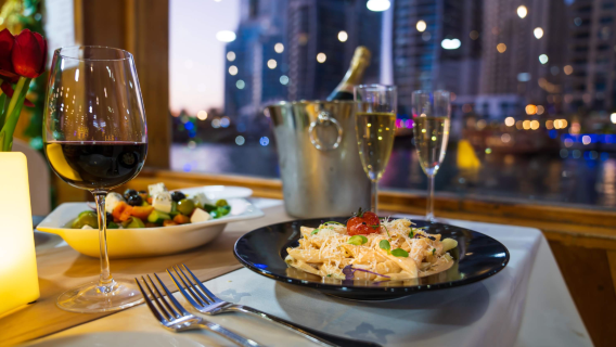 Experiencia de crucero en velero árabe con pizza ilimitada al atardecer en la Marina de Dubái - Marina Dubai Dhow Cruise