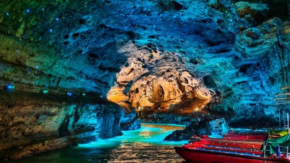 Tour di un giorno al Ponte di Vetro ad alta quota del Grande Canyon di Zhangjiajie + Grotta di Huanglong (solo divertimento) (trasferimento da/al hotel con guida)