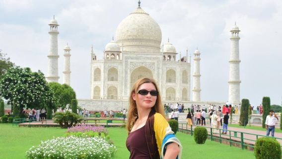 De Delhi: Passeio ao Taj Mahal e Forte de Agra com Fila Rápida e Sem Compras Obrigatórias