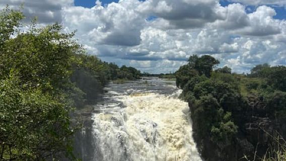 Victoria Falls: Guided Tour with Township & Market Visit