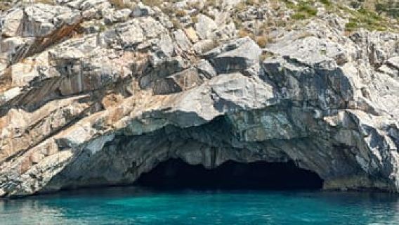 Himarë: VIP Luxury Boat Tour to Grama & Blue Cave