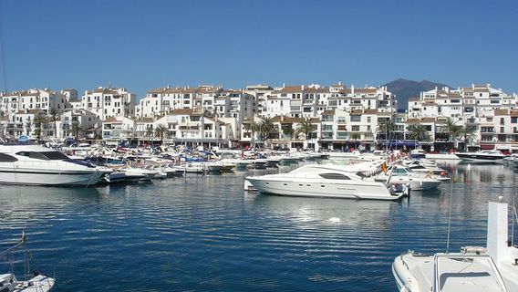 Private City Tour of Marbella and Puerto Banús with Hotel Pick-up