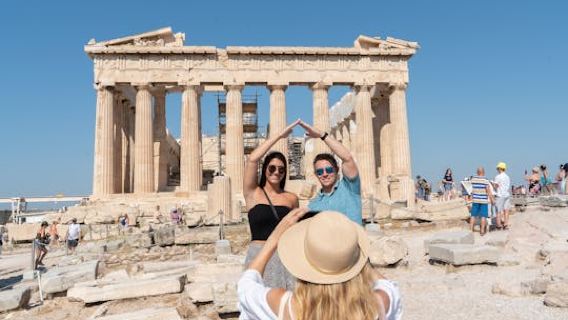 Private mythology group guided tour of Acropolis and Museum