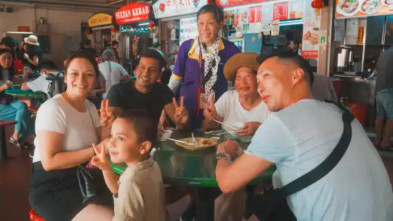 Small Group: Michelin & Local Hawker Food Tour