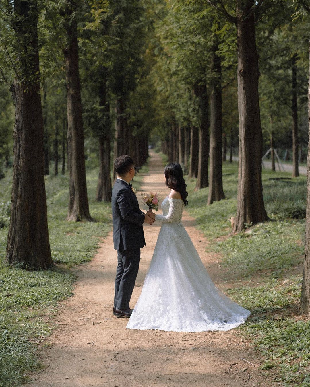 Chengdu travel photo shoot[Wedding photography, micro films, aerial photography, makeup and costumes, customized itineraries, wedding day coverage, private charter guide]
