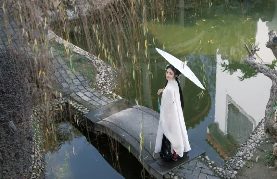 杭州Trip Moments【一對一跟拍街拍航拍抓拍婚拍/多語言翻譯攝影師/攝影攝像】