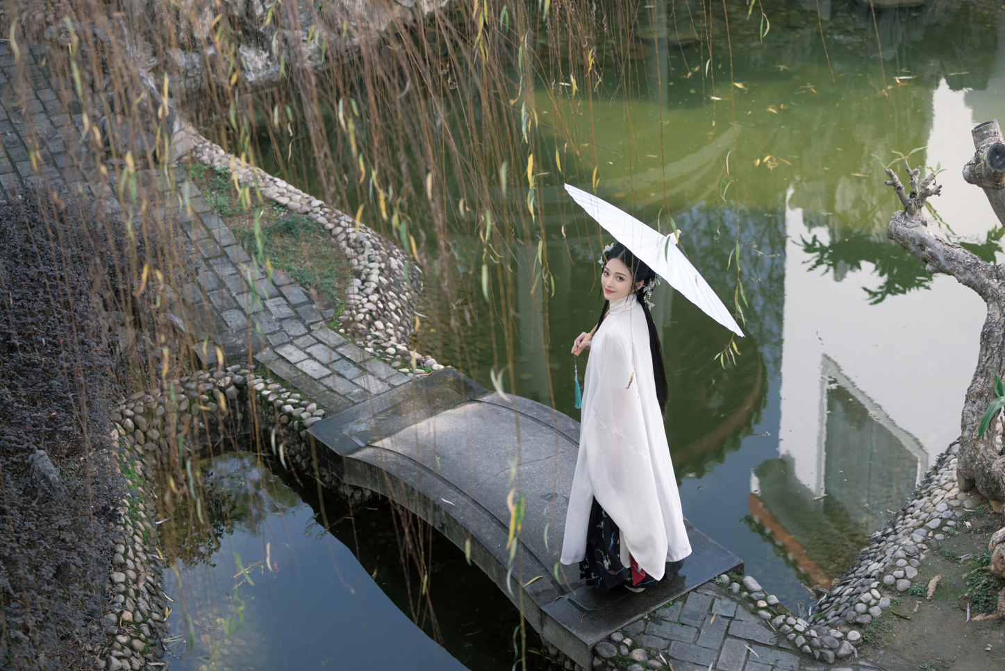 Hangzhou Trip Moments[Driver-guide plus travel photography + wedding aerial photography microfilm + makeup & costumes + itinerary customization + unlimited group size]