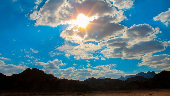 Experiencia definitiva en el desierto con cena y espectáculo en Hurghada