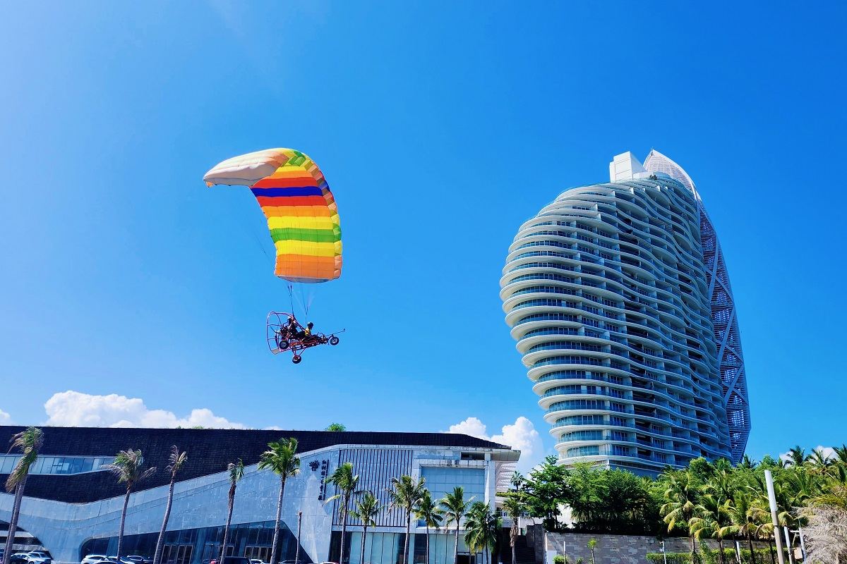 三亞海棠灣紅樹林動力滑翔傘飛行營地動力傘飛行體驗【專業教練帶飛+海棠灣免費接送】