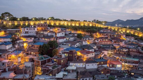 Nachttour durch Seoul: Changgyeonggung-Palast, Gwangjang-Markt und Naksan-Park