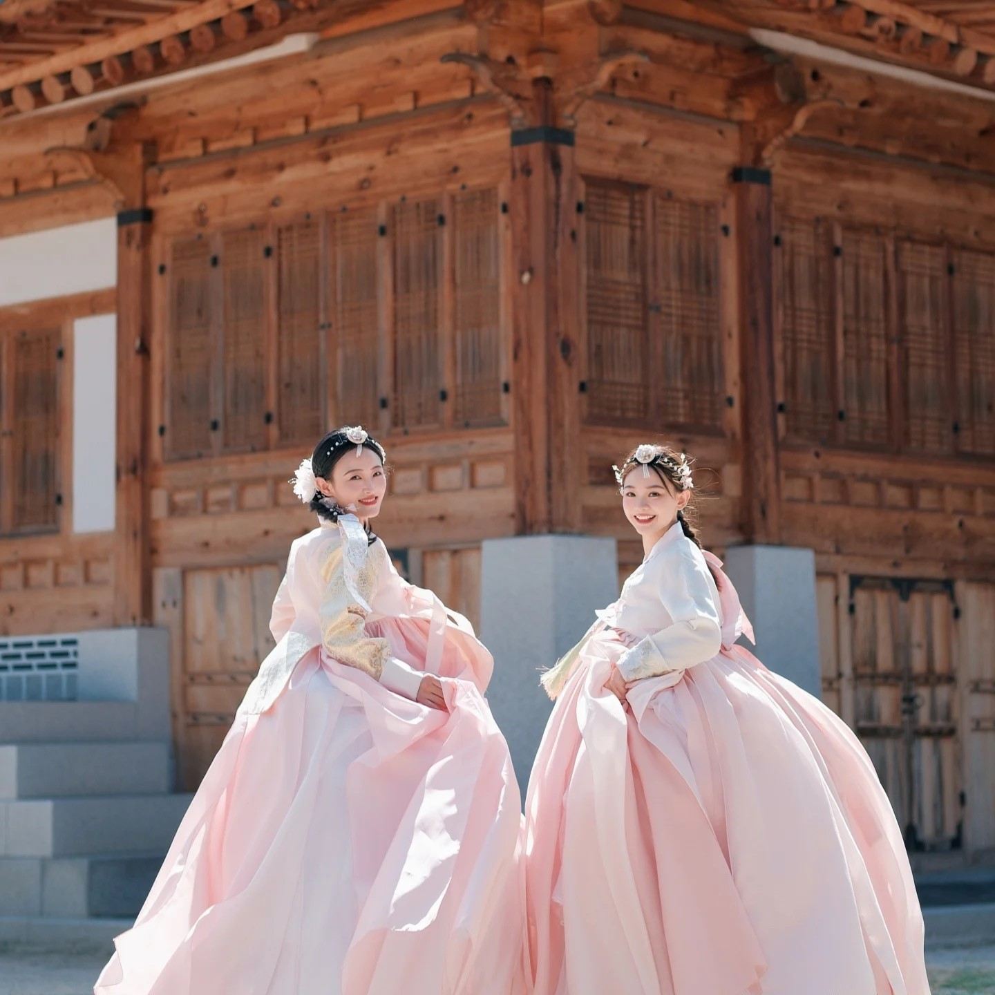Hanbok Rental at Seoul Gyeongbokgung Palace (Palacefox)