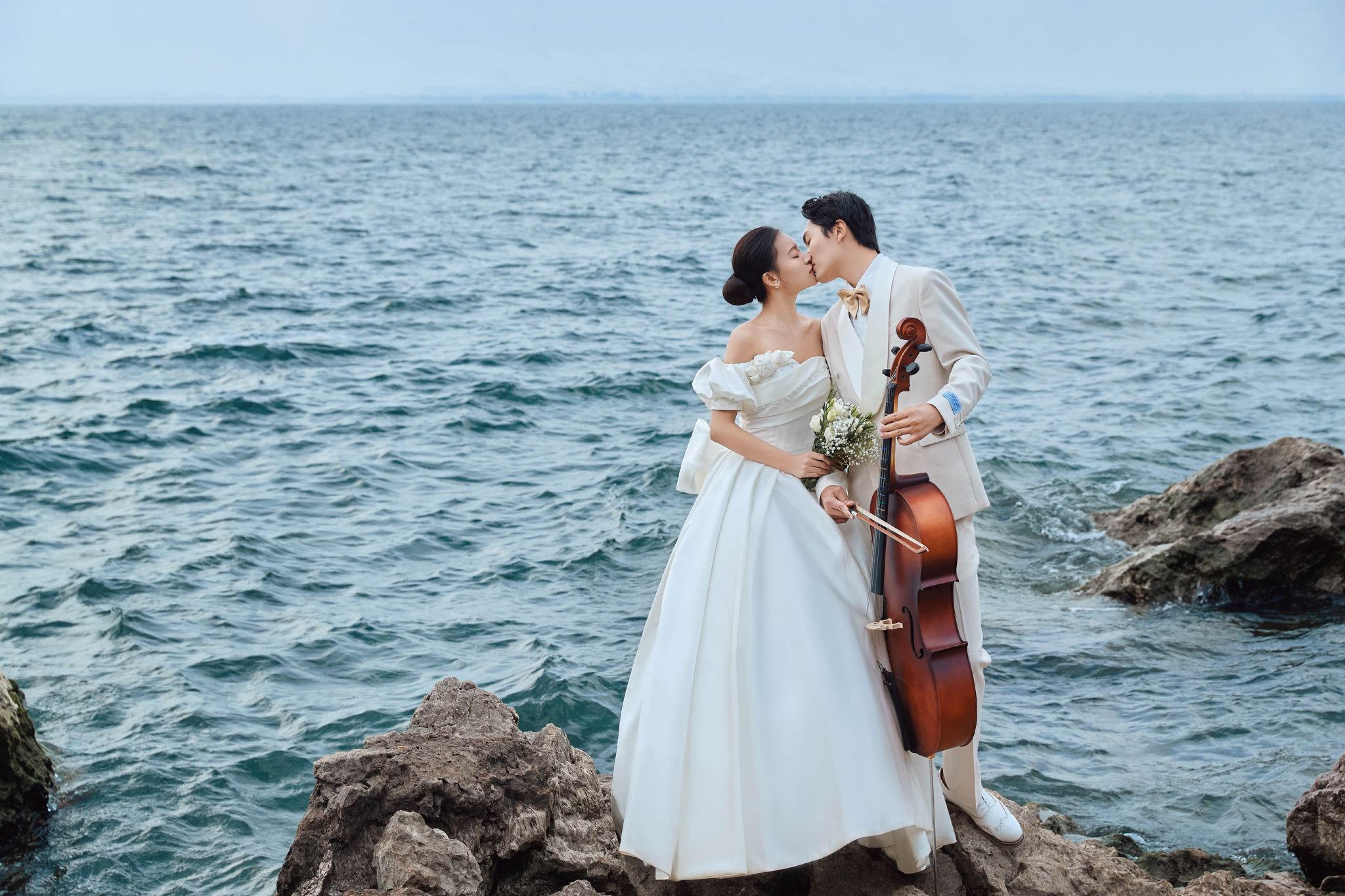 Qingdao Trip Moments[Driver-guide + Trip Moments + aerial microfilm + makeup & costumes + customized itinerary + all photos included + unlimited number of participants]