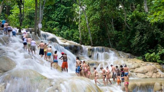 Recorrido por las cataratas del río Dunn y el mausoleo de Bob Marley